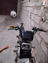 دراجة شحن للبيع كامله من كلشي البطاريات البارحه شادهن يعني صار يوم واح...