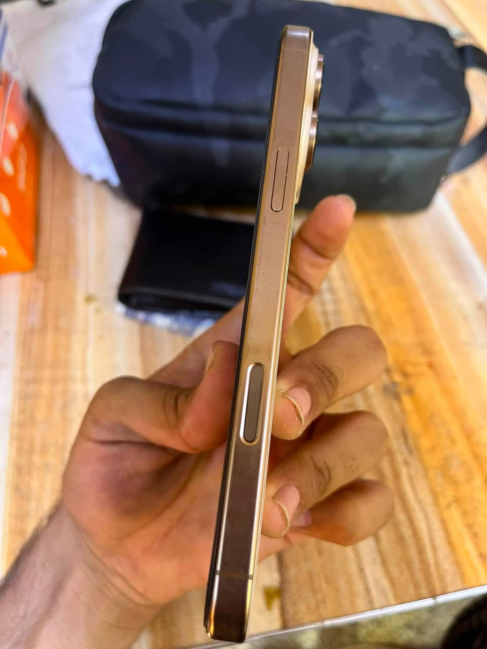 ايفون 16 برو ماكس
ذاكرة 256GB. 
بطارية 98 ودورات الشحن 240 دورة 
فقط مستبدل شاشة oled نوعية ممتازة والوانها حقيقية 
الجهاز نظيف جدا وسعره مليون و 100 وبيه مجال 
الجهاز وياه كارتونته وكيبله الاصلي 
العنوان البياع ***********
