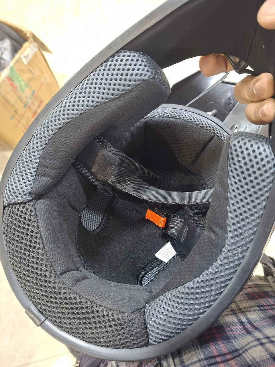 متوفر خوذة بهذة شكل جديد 
@highlight


**إذا كنت صاحب هذا الإعلان وتريد حذفه لأي سبب، رجاءا أرسل رسالة إلى الدعم الفني**