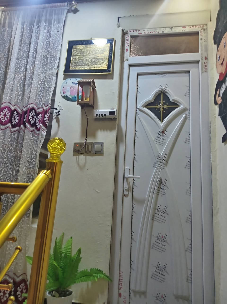 للبيع مساحه ١٠٠م واجهه ٧ نزال ١٥ شغل درجه اولى يتكون من الطابق الأول غرفه نوم او استقبال او صاله او صحيات الطابق الثاني ٣ غرف نوم او صاله او صحيات بيت كلش حلو طابو زراعي سند ٢٥ العنوان بعقوبه حي المصطفى خلف كليه التربيه الاساسيه شارع الملعب السعر ع خاص ***********
