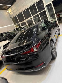 لكزز 2021 فئه es 300h سياره هايبرد  فول مواصفات سياره جديدع بشكل ماشاء...