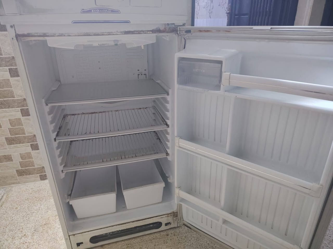 اغراض منزلية للبيع
طباخ نضيف بشكل 
واثلاجه غاز شريكه 
مكان موصل الجديده الايمن 
سعر التوصيل ع ارقام الهاتف 
***********/***********
