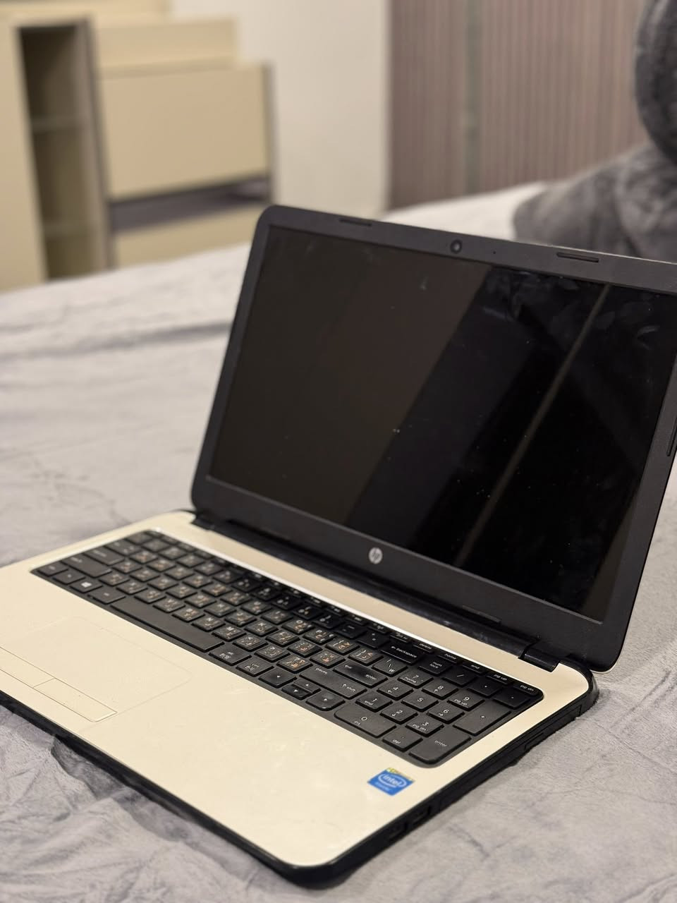 لابتوب HP للبيع 💻
✨ جهاز عملي ونظيف بحالة جيدة جداً، جاهز للاستخدام مباشرة بدون أي مشاكل.

🔹 المعالج: Intel Celeron N2840 بسرعة 2.16GHz
🔹 الرام: 4GB
🔹 النظام: Windows 10 Pro (64bit)
🔹 شاشة واضحة وحجم مناسب
🔹 بطارية جيدة + شحن طبيعي
🔹 مثالي للدراسة، التصفح، اليوتيوب، وبرامج الأوفيس

📌 مناسب لطلاب أو استخدام يومي خفيف
📍 الجهاز نظيف وشغال 100٪

💰 السعر 200
📩 للتواصل ***********
