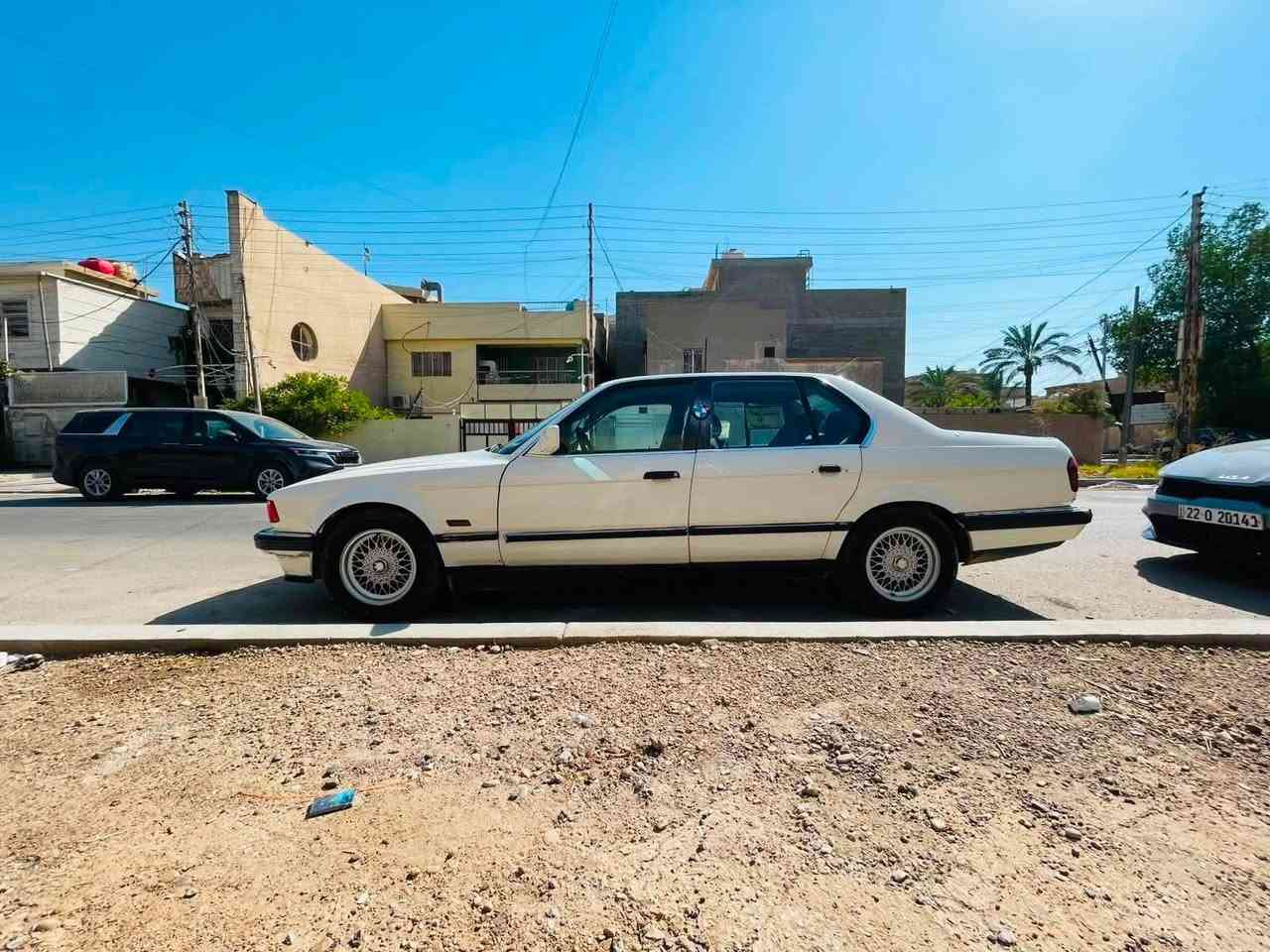 #السلام_عليكم #للبيع
BMW 730-V6  
مفتوح 3.5 

(مكينة گايمة بيها رنگات )
ابيعها ع وضعها 

1991 محدث بچم كامل  
اصل ياباني بدون حادث 
السياره مصبوغه عام للجمالية اول صبغة الها وعدي صورها كامله قبل صبغ
-بجم عريض 
-مرايات منفصل بلاد 
- ويل حجم 15 خلية 
- غرفة بلادية 
-تخم تاير جديد 
-صدر جديد 
- دبل جكمجه
-كمبيوتر 
-قطعتين تبريد 
- مروحة عاصفة 
-داخل مخمل    
- كهربائيات كلة شغالة 
-اربعه جام اوتو
ABS  شغال
لايت بك لايت كله جديد
تبريد شرط ثلج 
السياره باسمي 
سنويه جديد 
هزه+ فحص جديد 
رقم ديالى دولي تتحول بجميع المحافظات
العنوان بغداد  
السعر (28) وبيها مجال 
     
                                                                ***********
