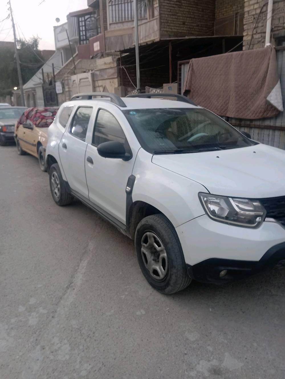 السلام عليكم رينو داستر محور كير ومحرك كورلا السياره بيها عته بالكير اني اعتبره كير ينزل من سعر السياره هزه وسنوية جديده باسمي السعر 70 العنوان بغداد البياع 