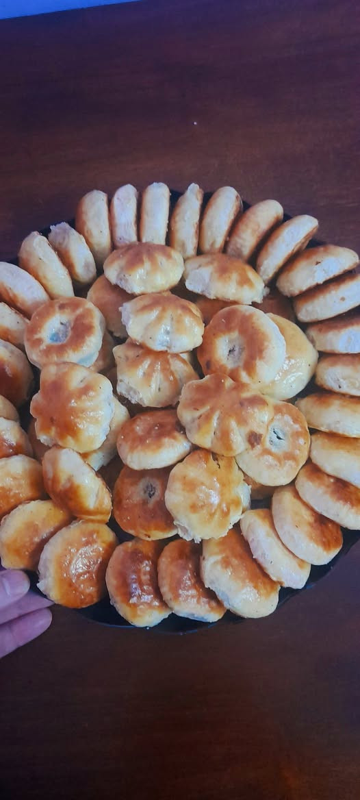 كليچة امهاتنا وبريحة الهيل الفرش بحشوات مشكلة تمر وجوز ومبروش  وحلقوم واذا تحبون السمسم اضيف اني مااحبة تجيكم حارة وتازة لأن من النوع مااحب التجميد احب شغل يوم بيومه للطلب الحجز قبل يومين


**إذا كنت صاحب هذا الإعلان وتريد حذفه لأي سبب، رجاءا أرسل رسالة إلى الدعم الفني**