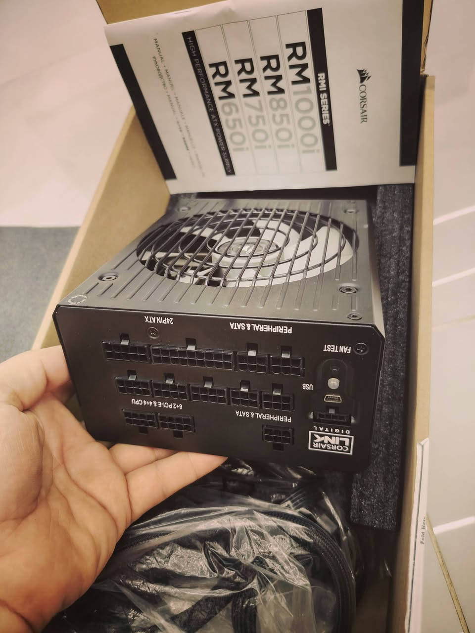​Corsair RM850i 850 Watt 80 PLUS Gold Certified Fully Modular Power Supply
الشركة المصنعة: Corsair (كورسير)
​الموديل: RM850i
​القوة: 850 واط (850W)
​شهادة الكفاءة: 80 PLUS Gold (توفير عالي للطاقة وكفاءة ممتازة)
​نوع الكيبلات: Fully Modular (بالكامل موديولار، يعني تكدر تفصل وتركب الكيبلات اللي تحتاجها فقط لترتيب الكيس)
​ميزة الـ i (Corsair Link): يدعم التوصيل بالكمبيوتر لمراقبة استهلاك الطاقة والتحكم بسرعة المروحة عبر البرنامج بشكل رقمي الرقمي (Digital Monitoring).
​المكثفات: مكثفات يابانية عالية الجودة (Japanese Capacitors) لتحمل درجات

للمهتم فقط اكتب تم واني ادخلك خاص او التواصل على الرقم وتساب او على الخط... ***********

