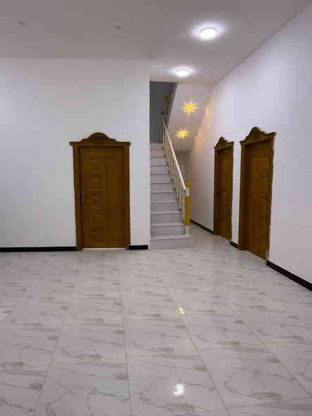 أسعد ألله أوقاتكم بكل خير🌹
اللاستفسار ***********
دار سكن للبيع
شقل درجه أولى
سنة البناء 2025

المساحه 250 م
على شارع 12م تبليط
كافت لخدمات متوفره
منطقه هدوء ومرتبه

نوع العقار طابو زراعي بأسم عراقي سند 25 
تتكاتب وي أبو لأرض مباشرةً

يتكون لبيت
كراج + حديقه
دوانيه
صاله
غرف عدد 3
مطبخ
مناور
صحيات خارجي داخلي

العنوان أبو لخصيب 
طريق سيد حامد قرب مدينه لاندلس سكنيه

سعر لبيت 130 مليون وقابل للتفاوض

اللاستفسار ***********
