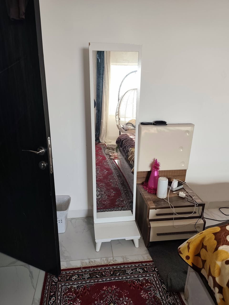 غرفة نوم السعر 400 الف
مجمع عين العراق 
***********
