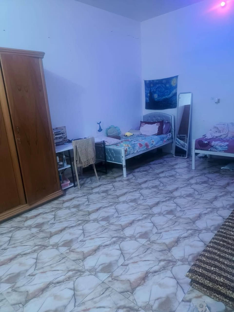 بيت للبيع طابو اسهم مداور بإسمك
مساحته 260 طابقين متر يحتوي ع غرفتين ومطبخ حار وبارد وصاله كبيره ودوانيه خارجيه وصحيات داخليه وخارجيه وحديقه وكراج الطابق الثاني 3غرف هيكل غير مسقوف
قريب ع المستشفى التركي كلش كافه الخدمات
***********

