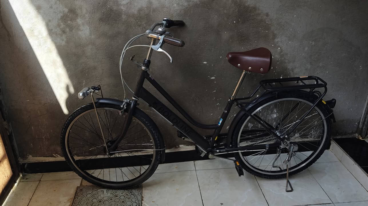 بايسكل اوزان ياباني  نضيف جداً حجم 26  كير 3 نمر +حساس  يتحمل اوزان عليه المكان بغداد الشعلة 
السعر 155 وبي مجال الرقم ***********
