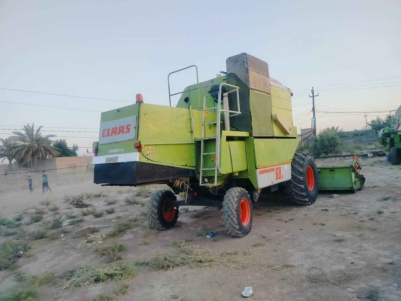 السلام عليكم 
كلاص 99 تايرات امامي 26خلفي 20 مرواح كهربائي رقم اربيل ابلام بوربرن مكينه جاهزه مابيهه نقص مكان ديوانيه نفر ***********
