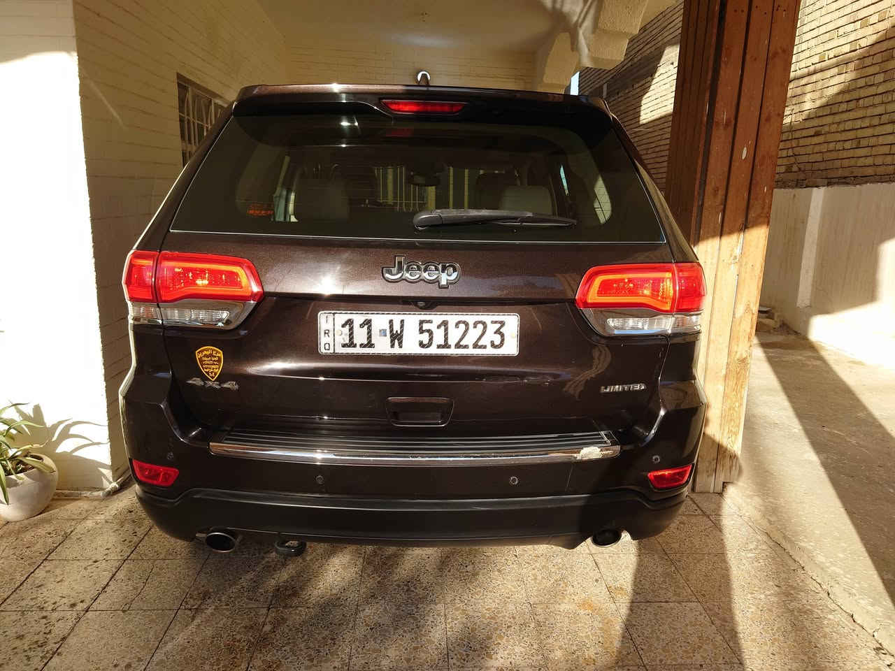 السلام عليكم
جيب كراند شيروكي لمتد خليجي فول بنوراما عدا الجكات 2017 لون بني مميز

بيها جاملاغ امامي عكس السايق فقط طخته شبر وعلى اثر الطخه مصبوغه الجاملاغ

قير بلادي ومحرك 6 سلندر مبدله بساتم 14 علمود الصرفيه والعتماديه

ومشيول الفور ويل يرجع ب200 دولار هم علمود الصرفيه السياره شلعتها قويه 

السياره صدرها تعبان ينزل من سعرها 

ماشيه 74 الف ميل 

السعر 245 وبيها مجال 

للبيع او مراوس ب جارجر

للتواصل خاص او الاتصال على رقم ***********

مكانها الدجيل صلاح الدين

السياره كل تفاصيلها شرحتها
