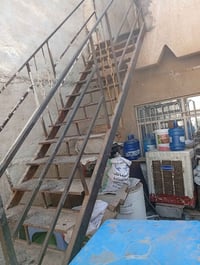 من رخصت ابو الكروب طبعن عندي هاذه الدرج للبيع اوعندي سندوج طول الوحده ...
