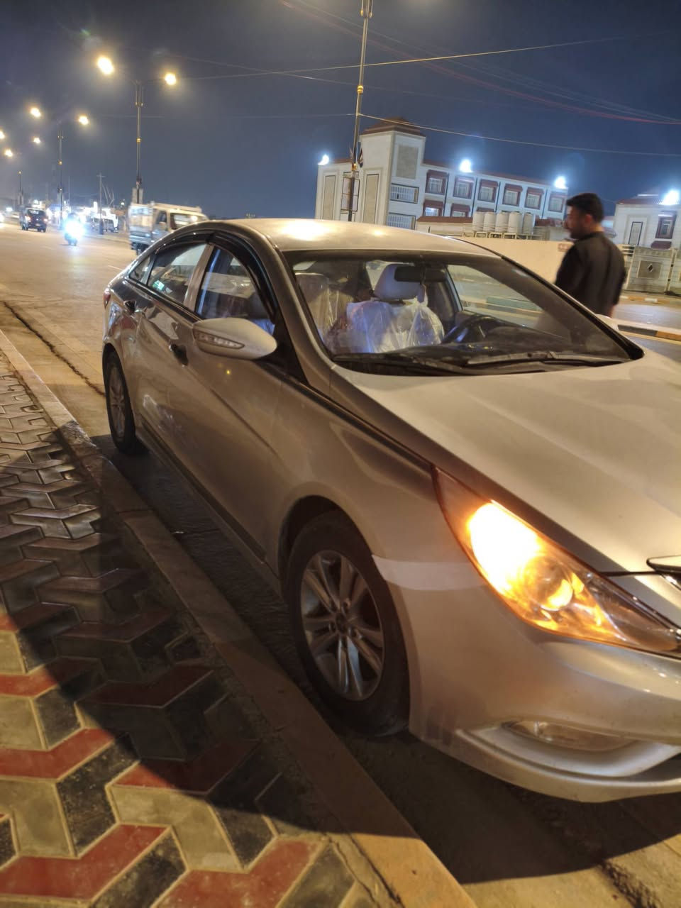 سلام عليكم سونتا للبيع 2011 خليجي لون سلفري تفاصل اتصل على ***********
