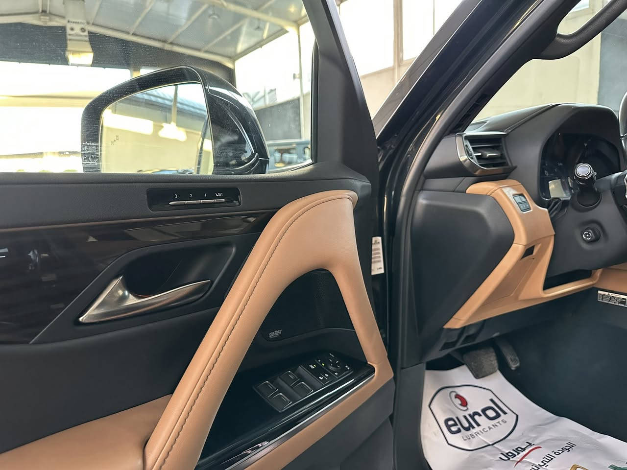 Lexus 2023 platinum 🎌 SAS 
لكزس 2023 🎌 بلاتينيوم ساس 
فول ١/١ 
كفالة عامة 
تغليف كامل المركبة ppf ✅
ضمان وكالة لكزس بغداد ساس ✅
عداد المسافة المقطوعة 38000 K/M 

📍بغداد شركة ابو ظبي چكوك قرب بوابة الكاظمية 

0771 811 1145

0781 844 4044 📞
