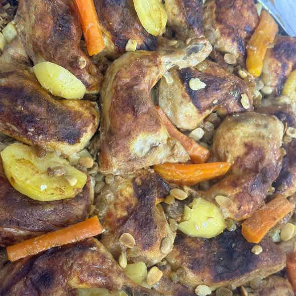 يسعد مساكم اصدقائنا وأحبتنا ع الصفحه اليوم جانت الطلبيه مقلوبة لحم فد شي يجنن بالعافيه لأصدقائنا وصواني البرياني وعليه افخاذ دجاج للحجز ولاستفسار لاتصال ع لأرقام  
***********
***********
يوجد واتساب
