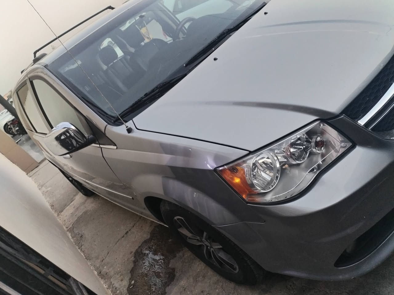 دوج كرفان 2017
فول مواصفات sxt
دبل حصان تلفزيون خلفي 
3قطع تبريد
كشن بلع
كشن كهرب
كشنات جلد
ابواب كهرب
صندوق كهرب
محرك ما مفتوح
ماشيه 130 شرط حقيقي
ستخدام شخصي شرط ما مشتغله خط
سعر 170وبيها مجال
رقم***********
رقم ***********
