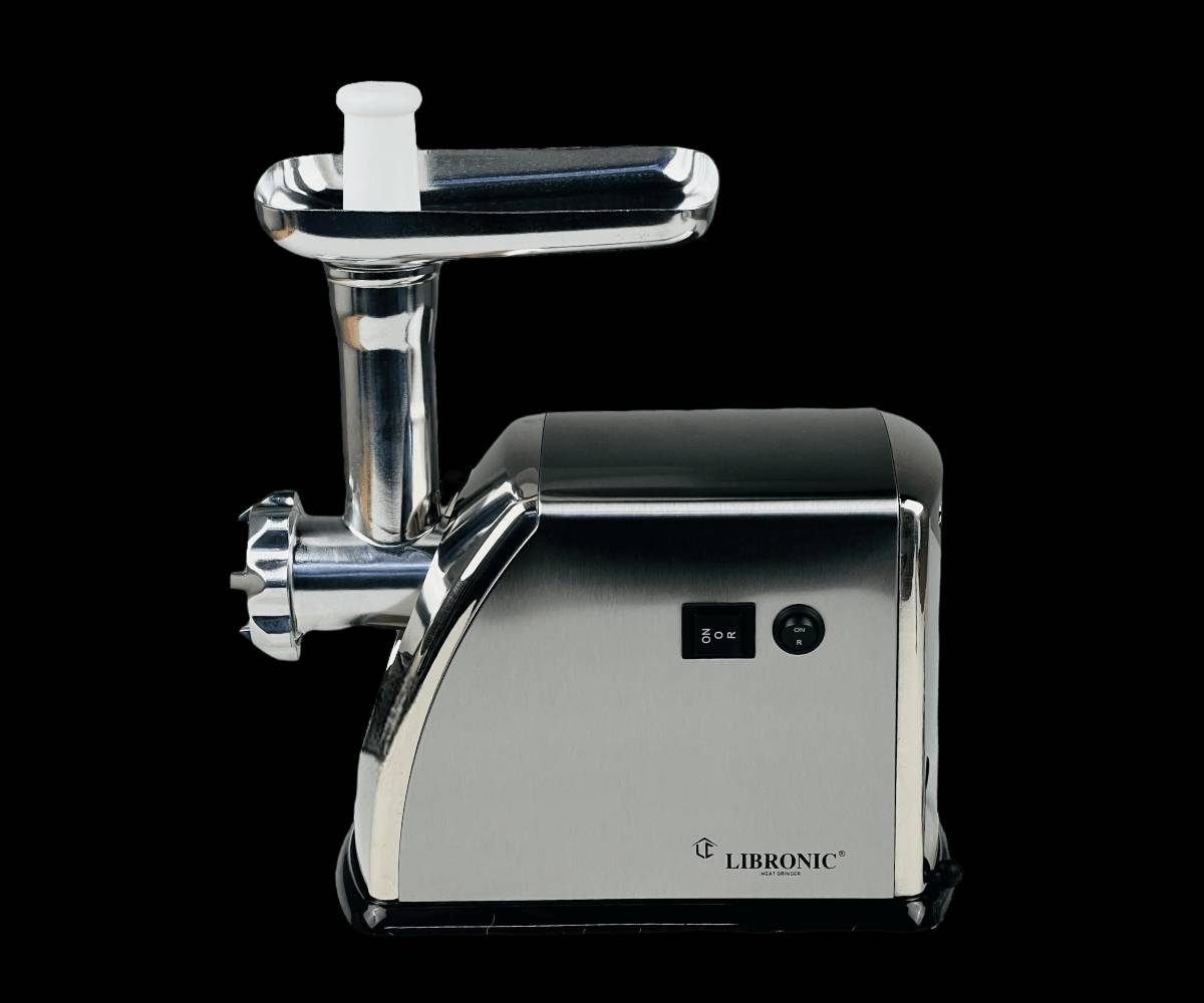 مثرامة لحم من ليبرونيك

المميزات:

تتميز بسهولة الاستخدام

الشفرات حادة مصنوعة من الفولاذ المقاوم للصدأ عالي الجودة

جهاز مثالي للحصول على لحم مفروم ناعم ومتجانس

ثلاث درجات لفرم اللحوم

وظيفة عكسية

ملحق خاص لصنع النقانق باستخدام الأنبوبة المرفقة لتشكيل النقانق بالحجم والشكل الذي تفضله

يتميز المنتج بسهولة التنظيف بفضل تصميمه القابل للفك

الموديل: LC-MG01D

الطاقة: 3000 واط

طول سلك الكهرباء: 100 سم

ابعاد الغلاف: ارتفاع: 21 سم طول: 24 سم عرض: 43 سم

ابعاد المنتج: ارتفاع: 30 سم طول: 22 سم عرض: 35 سم

ضمان لمدة سنة من تاريخ الشراء