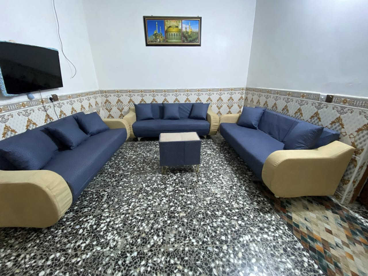 *سلام عليكم 🫡 
*دوشمة الطائي .
*لتصليح جميع القنفات التركي والعراقي 
*جميع  موديلات القماش والأوان موجوده 
*تبديل  يده إذا ماعجبتك موديله 
*تغير موديل التخم إلى حديث 
* أضافه سفنج خشب 
*أضافه رجلين حسب الطلب 
* ⁠توصيل  مجاني يمنه ناخذه ونرجعه 
* ⁠وتساب  فقط 
@***********
