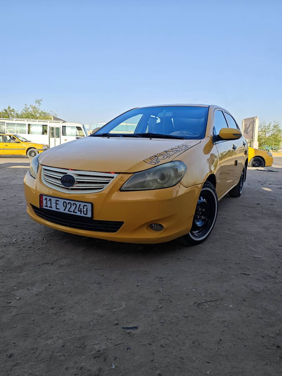 السلام عليكم BYD جي 3  /2013فول مواصفات للبيع تبريد ثلج    سياره مصبوغه
تاير جديد صدر امامك خلفي كله جديد
صبغ جماليه 
57 ورقه وبيها مجال بسيط
***********
