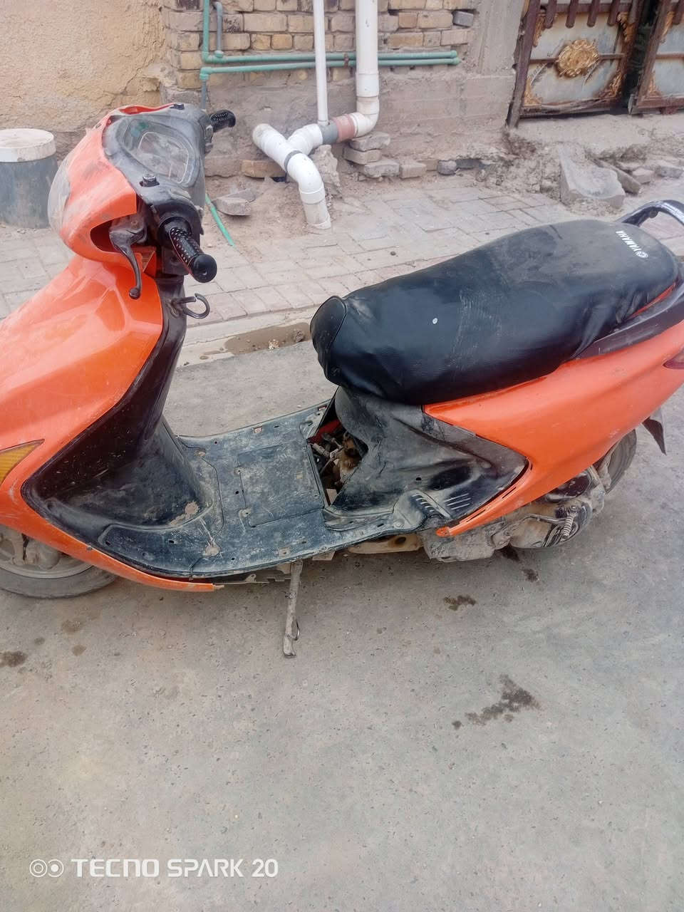 السلام عليكم دراجه فراشه كلشي مابيه شغل واطلع السعر 150 قفل لايت وهورن وسلف يرادله شخاطه الرقم ***********
