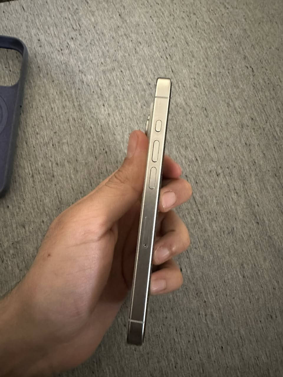 ايفون ١٥ برو الصغير
ايفون ١٥ برو العادددي مستعمل نظيف حيل
ذاكرة ١٢٨ 
بطارية ٨٧ 
نظيف غير مفتوح او داخل تصليح
ملحقاتة موجودة كارتونة وكيبل 
السعر ٨٢٠ الف 
المكان بغداد شارع فلسطين توصيل ماعندي


**إذا كنت صاحب هذا الإعلان وتريد حذفه لأي سبب، رجاءا أرسل رسالة إلى الدعم الفني**