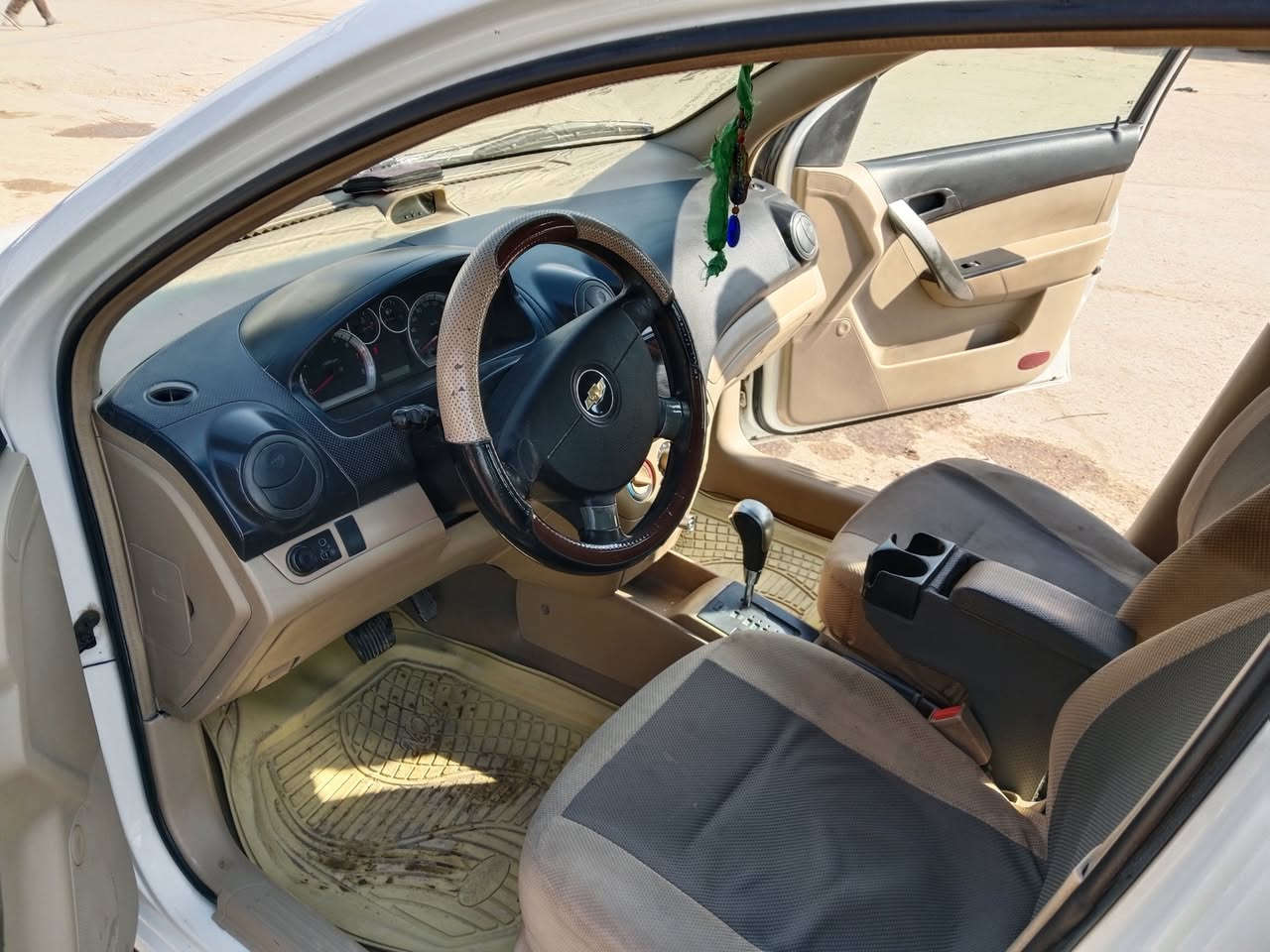 السلام عليكم للبيع افيو موديل 2011 سياره جاهزة كير مكينه تبريد حداديه كله جاهزة سنويه جديده مكفولة من الضربه بيه صبغ مكانين بسيط فول اوتوماتيك مكانه حله السعر 74 الاتصال ***********
