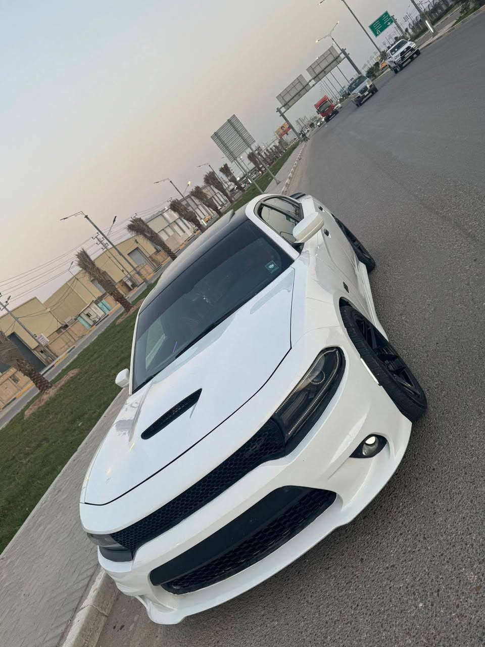 سلام عليكم جارجر 2016 srtفول مواصفات سياره جاهزه للخير مكينه 6400كامت شديت طابوكه5700ورجعت تفرعاتهه سياره ضربتهه جاملق وشويه من البنيد البنيد نفسه راجع ولجاملق مبدل السعر 190وبيهه مجال مكاني بصره ***********
