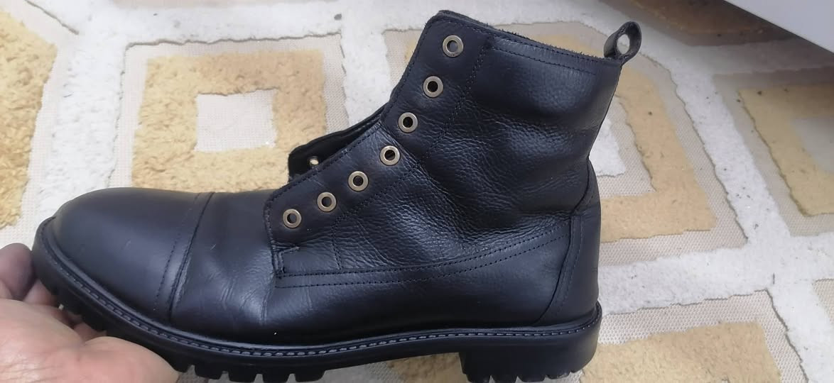 سلام عليكم بوت اسود جلد طبيعي صناعه هنديه قياس 44.
خفيف كلش
سعره 25 الف وبي مجال مكاني مدينه الصدر


**إذا كنت صاحب هذا الإعلان وتريد حذفه لأي سبب، رجاءا أرسل رسالة إلى الدعم الفني**