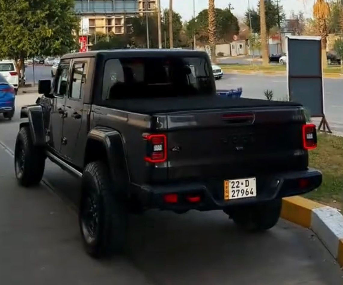 Jeep gladiator 2021 کەنەدی
ماسەفات Willys

٤٠ میل حقیقی رۆیشتووە

کلین تایتل بێ سبوغ و بێ ارباگ 

بیلادی ٦ انج بەرز کراوە

شغال و شاشە گەورە و دوو سویچی بیلادی و حساس ئیشارەت و کوشن هیتەر و سوکان هیتەر و کامیرەی پشت و پێش

 

نرخی ٢٩٥ وەرەقە

*********** ☎️
