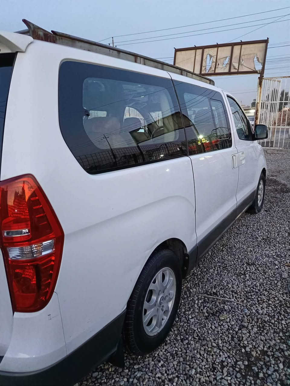 سلام عليكم 
ستاركس 2015 مفتوح مكفولة كفالة عامة تخم تاير جديد حدادية كير اكسل كلة فول مكينة بيها بخار..رقمها ذي قار مشروع وطني السنوية نافذة قبل شهر  بسمي شرط مداور بأقرب وقت مكان السيارة بغداد حي النصر..
الشراي اتصل على هذا الرقم وبالخدمة ***********
