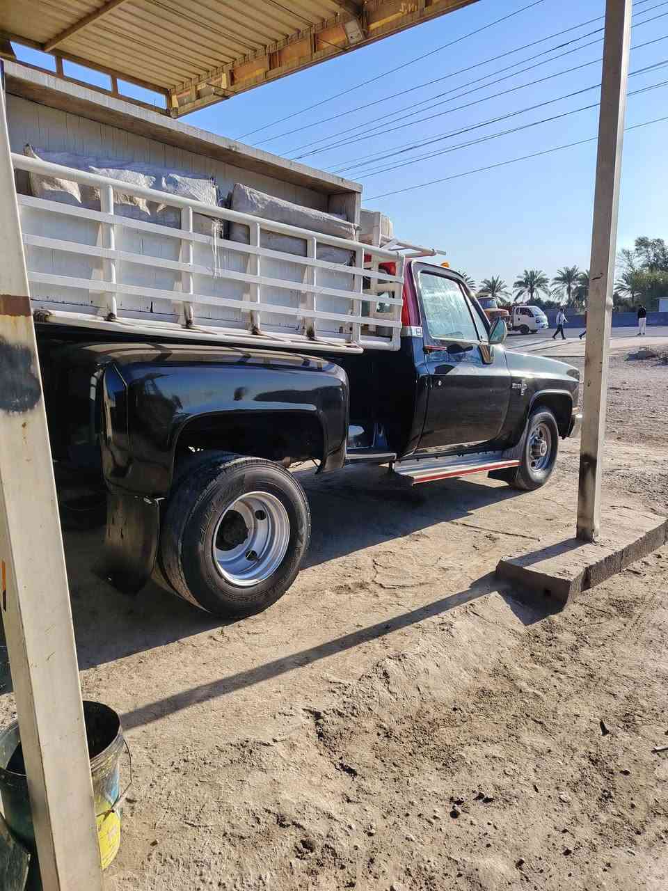 سلام عليكم شوفر البيع موديل 82 رقم دولي بغداد بسمي تحويل ثاني يوم كير5 مكينه كسل مكفول دبل تاير وياله 17.5 تخم تاير صدر جديد  كهربيات كله شغل مكاني بغداد
 *********** واتساب
