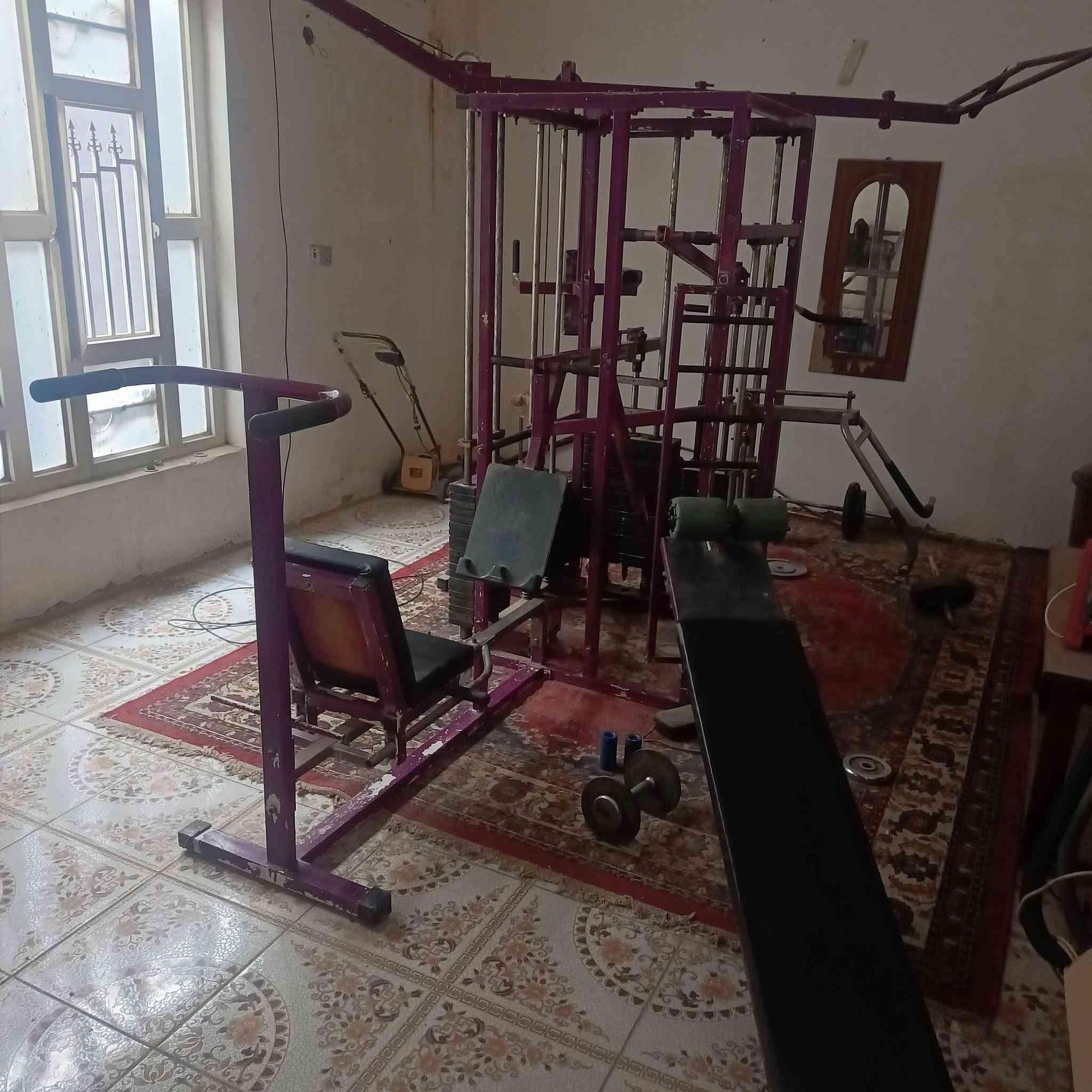 فرصة لعشاق الرياضة.. جيم منزلي متكامل (Multi-Gym) للبيع وبسعر مناسب! 🏋️‍♂️
هل ترغب في بناء جسم مثالي وتوفير مصاريف واشتراكات القاعات الرياضية؟ هذا الجهاز يوفر لك تمرين كامل لكل عضلات الجسم في بيتك وبأقل مساحة.

​أبرز التمارين والحركات التي يوفرها الجهاز:

​تمارين الصدر: بنش مستوي، ضغط صدر جالس (Chest Press)، وتمرين تفتيح الصدر (Pec Fly).

​تمارين الظهر: سحب عالي للظهر (Lat Pulldown) لتوسيع الظهر، وسحب أرضي (Low Row).

​تمارين الأرجل: جهاز دفع أرجل جالس (Leg Press)، وتمرين رفرفة أرجل أمامي لتمرير الفخذ.

​تمارين الأكتاف والذراعين: سحب بايسبس، وترايسبس بالواير العالي، وضغط أكتاف.

​تفاصيل

​الحالة: مستعمل (نظيف وشغال بشكل ممتاز، والوايرات والحديد بحالة قوية).

​الملحقات: مسند بنش متحرك مدمج، بكرات واير متعددة، وأوزان حديدية مدمجة مع الجهاز.

​الموقع: [ واسط - الكوت 

​📞 للتواصل والاستفسار: يرجى المراسلة على الخاص أو الاتصال على الرقم: [***********].

​العنوان:  كوت الفلاحيه للبيع  مناسب
