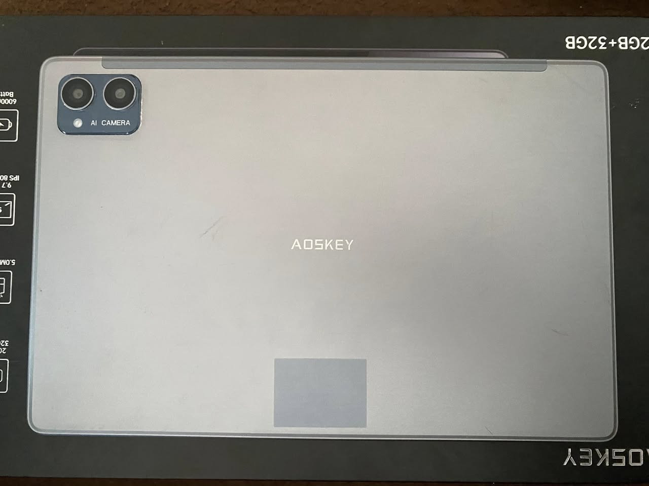 مواصفات الجهاز
الشاشة: 10 بوصات.
الذاكرة العشوائية (RAM): 2 جيجابايت.
التخزين الداخلي: 32 جيجابايت.
البطارية: 6000 مللي أمبير.
الكاميرا الخلفية: 8 ميجابكسل (لإصدار LTE) أو 5 ميجابكسل (لإصدار WiFi).
الكاميرا الأمامية: 2 ميجابكسل.
الميزات الإضافية: يحتوي على فتحة لبطاقة SIM (في إصدار LTE)، ومنفذ لبطاقة ذاكرة خارجية

مكان /كوت /حي الحكيم
***********
