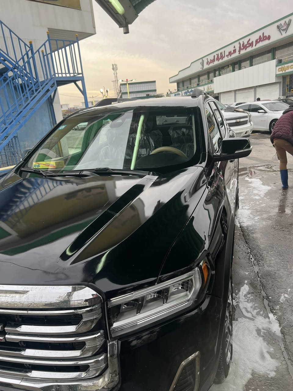 السلام عليكم

‏ GMC Acadia 2023 SLT

( دخول جديد ) 

فول مواصفات للأخير عدا الفتحة  

٧ راكب - ٣ قطع تبريد

محرگ 4 سلندر تيربو  

‏- تشغيل عن بعد 
صندوق كهرباء ( ويفتح بالرجل ايضا ) - سستم صوت (bose) - داتا شو - تدفئة كشنات - كشنات كهرباء

‏‎تحديد مسار - اوتو ستوب - توقف ذاتي عند الاقتراب من السيارات - قفل تلقائي - مراية تعتيم ذاتي + اشاير  - سايد بريك بصمة - فول تحكمات ستيرن - اضاءة العالي اوتو - لايت ٣ عدسات - منظومة زنون بلادي  

‏‎وبعد بيها هواااي مواصفات

‏‎سعرها230💵  

‏‎السيارة جديدة بمعنى الكلمة وبالواقع بعد احلى وكل التفاصيل مذكورة بالكامل اي استفسار ثاني هذا رقم***********
