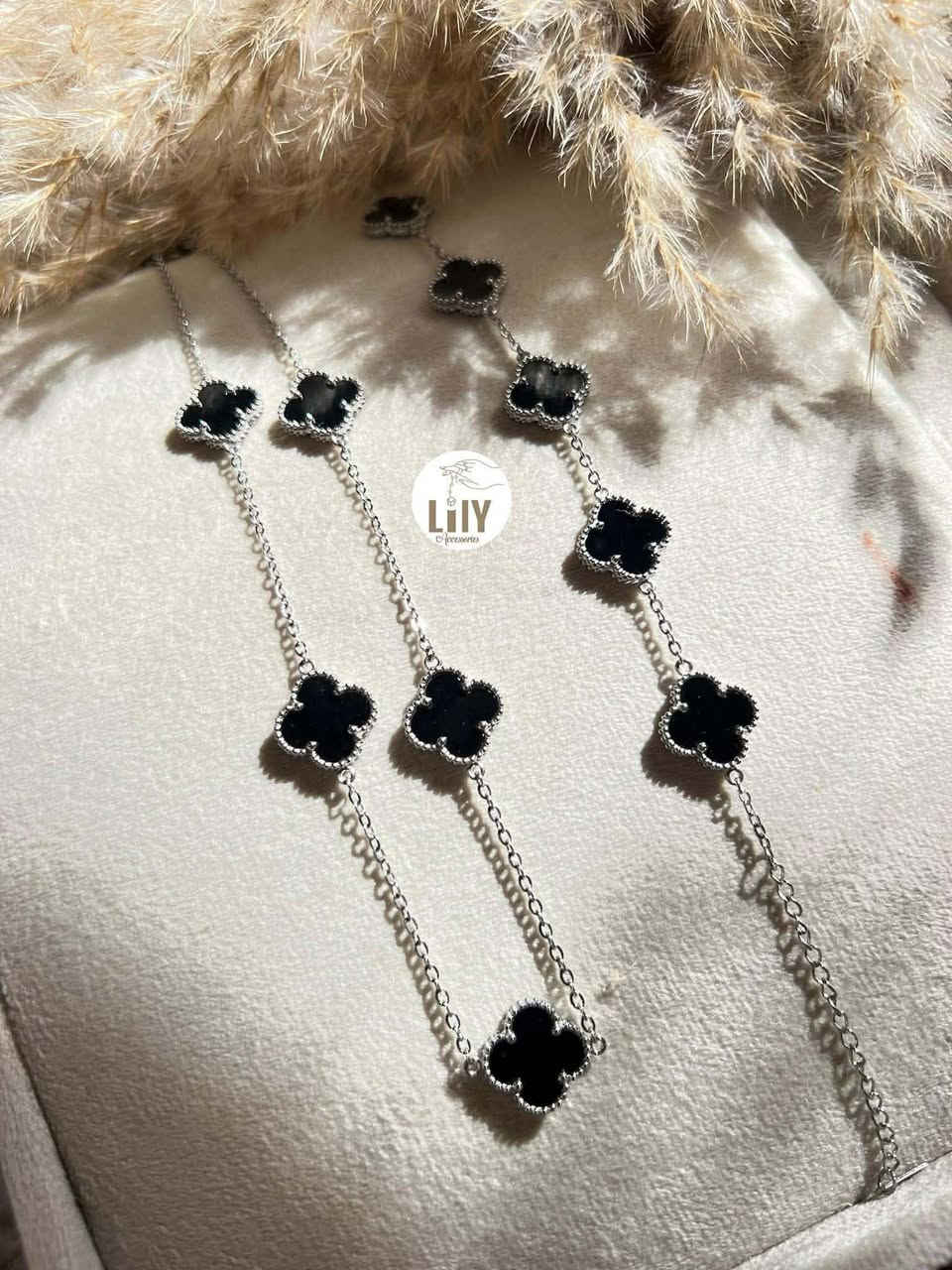 اكسسوارات بهذا الشكل جميله جداا وراقيه سعر الاسواره مع القلاده 5الف توجد كميه منها


**إذا كنت صاحب هذا الإعلان وتريد حذفه لأي سبب، رجاءا أرسل رسالة إلى الدعم الفني**