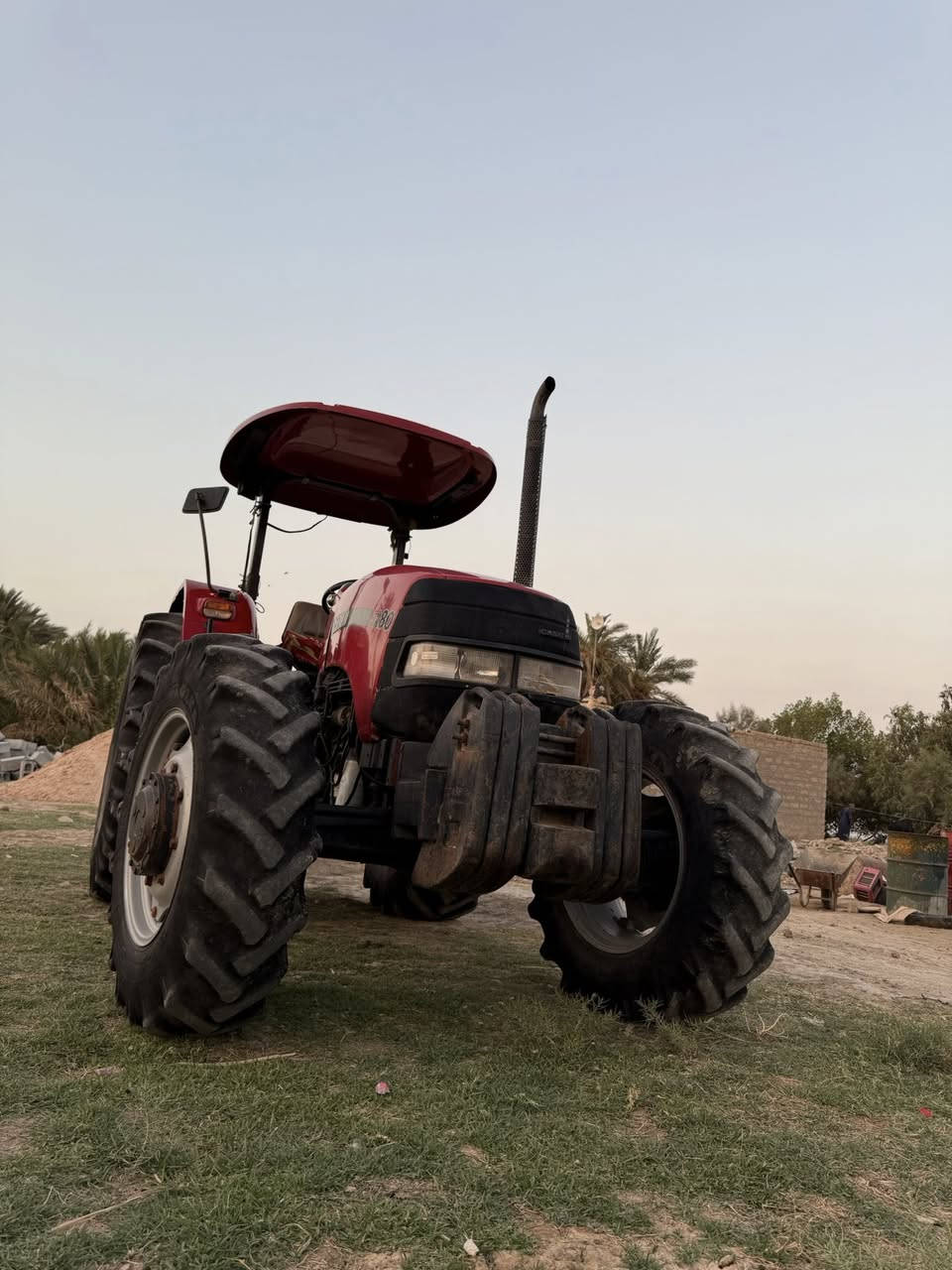 بيع مستعجل نيوهولند كيسي موديل 12 كتاب شركة 
بس محرك مجفت البقيه كله شركة 
مكانها ناصريه الشطرة 
للاستفسار اكثر الاتصال ***********
***********
