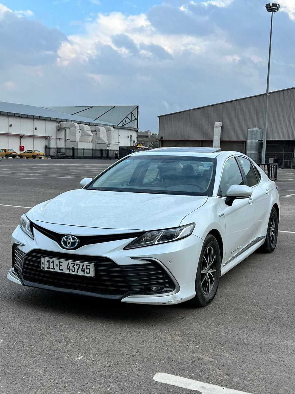 تويوتا كامري 2024 هايبرد فئة GLE 
الفول بالخليجي وكالة عبد اللطيف جميل
التفاصيل :
 خليجي 
ماشية 50الف 
الموديل 2024
 سعة المحرك 2.5L
 عدد AIR BAG 8 
 حساسات أمامية 
 حساسات خلفية
 لايت زينون + LED
 كشافات 
 سلايد رووف  
 ويل كب 18  
مفتاح التشغيل بصمة 
 شاشة 
 كاميرا دوارة 
الانارة الداخلية LED
المقاعد لون أبيض
  مقعد السائق كهرباء 
مثبت السرعة Cruise
 المودات والأوامر الصوتية
 أوضاع القيادة  Drive Mode 
 حساسات ضغط اطارات 
 قطعتين تبريد
 هاند بريك كهرباء 
‏  ABS
‏ Auto Hold  أوتو هولد
 نظام مانع الانزلاق
 اشارة في المرايا الجانبية قابلة للطي كهرباء 
 مخرج منفذ الطاقة 
‏ Bluetooth / USB 
شاحن هاتف Wireless    
جاملغ خلف السايق بي صبغ 
باب الصدر والي وراا بيهن ضربه يرجع بارد نفس ممبين بصوره
سعر 205
مكان سيارة بغداد البلديات 
***********
