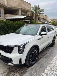 سورنتو  موديل 2024  السيارة خليجي مكفولة  حجم المحرك V6 المواصفات  بان...