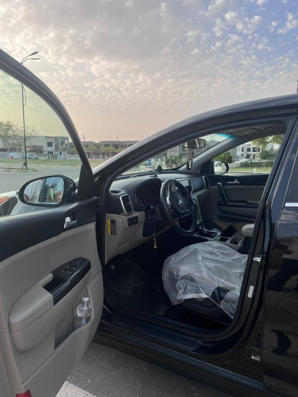 بسم الله الرحمن الرحيم
سبورتج ٢٠٢٠
لون اسود
مكينة ٢٤٠٠
كفاله عامه من الصبغ
بيها بارد باب الصندوق
مكان سياره ديالى خانقين
سعر ١٦٧ بيها مجال
***********
