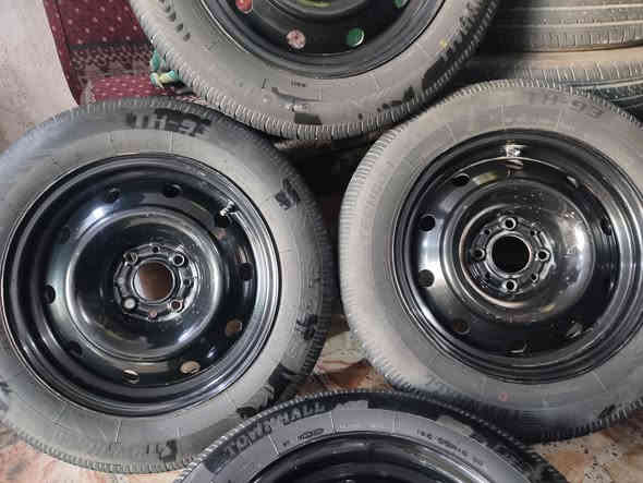 تخم ويل حديد الاصلي حجم 15مصبوغ حراري شرط الفحص بلبلنص لاعواج ولاتصليح جدد يرهم بيجو سمند أو بارص أو 405مع تخم تاير جديد حجم 15.65.185مشدود أقل الشهر بيع او مراوس السعر 200قفل مكاني نجف مكتب الرشيد ***********
