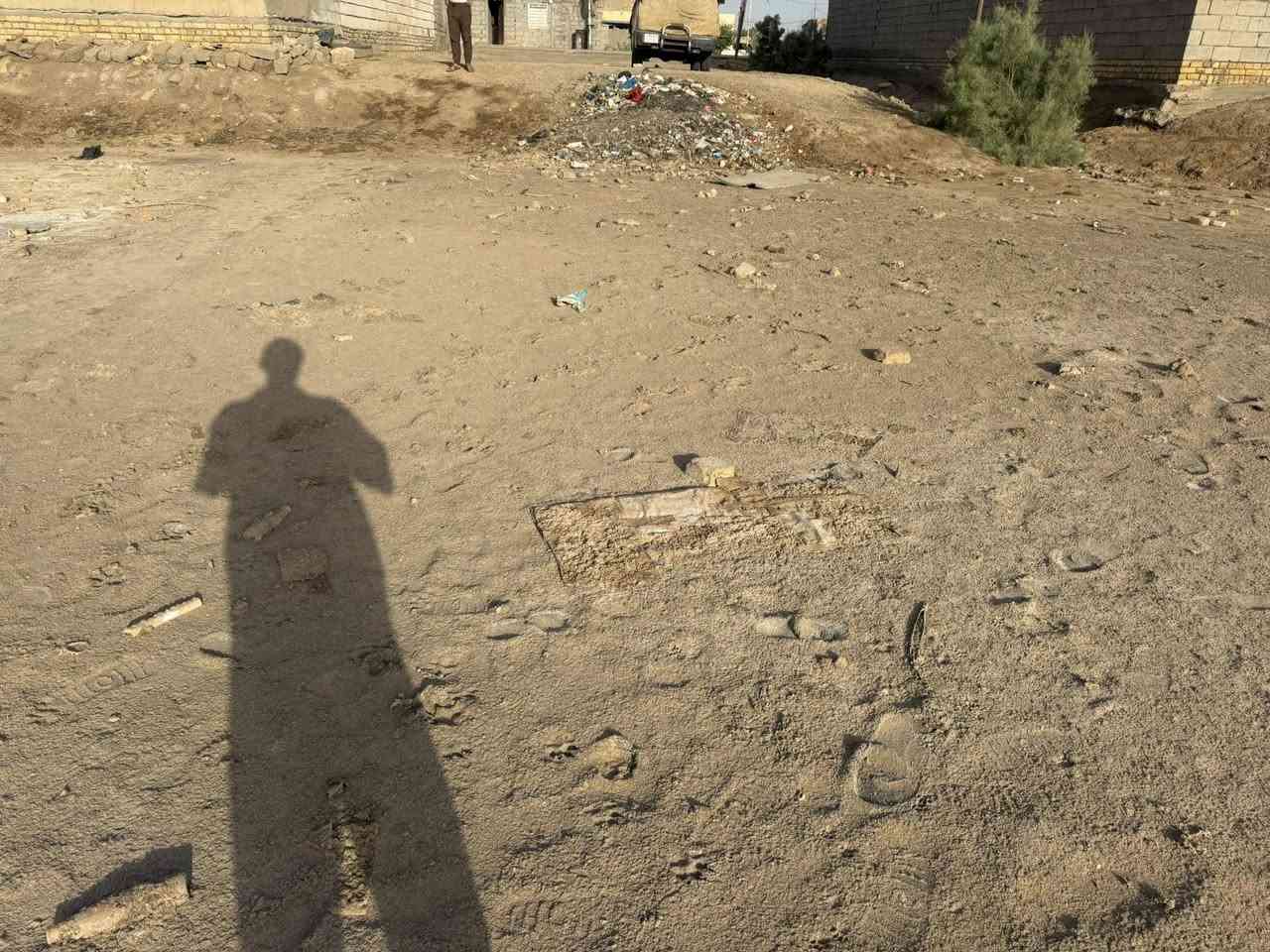 قطعه زراعي مساحه 200 متر مكان مرتب وحلو طريق سوق الشيوخ فضليه كبال مدرسه الإمام الباقر منطقه مخدومه وكامله سعر جدا مناسب 5 مليون ترهم قسم وره قسم ‭٠٧٨٧ ١٢٠ ٦٢٧١‬

