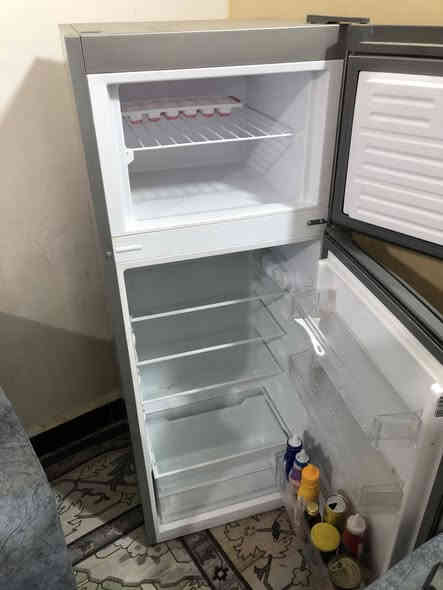 ثلاجه للبيع صار شهر من شتريتها ب ٤٥٠
اريدها ب ٢٥٠ وبيها مجال 
كوت حي الحكيم 
***********
