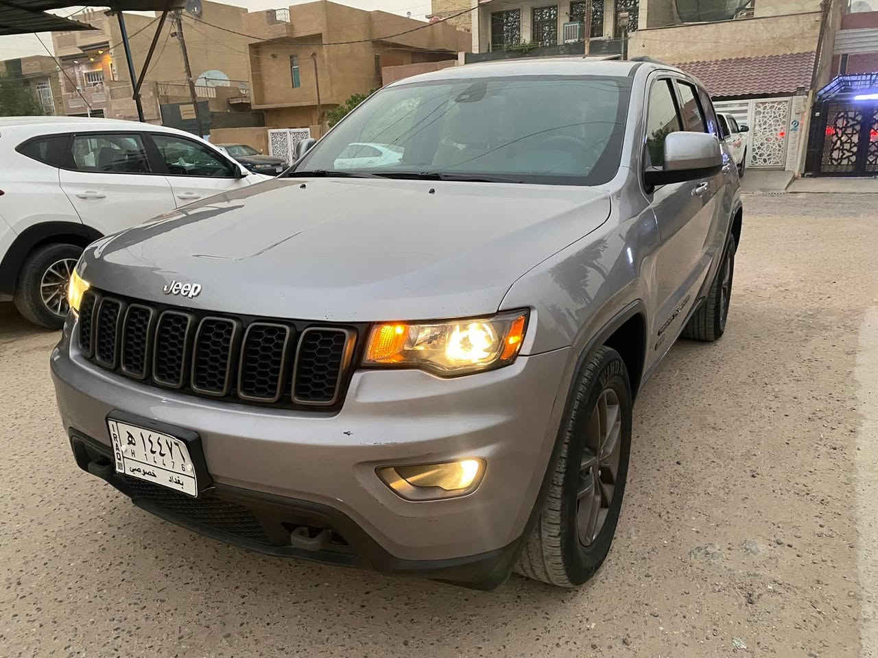 سلام عليكم 
جيب شيروكي 
موديل 16 

فتحة بصمة 
تشغيل ع البعد 
معروفة مواصفاتها 
رقمي ***********
