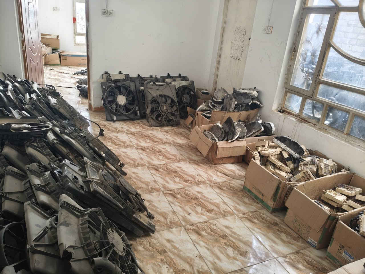 سلام عليكم شباب غراض كوري /جويتر اكسنت مضلع +ريو سيراتو النترا /بخاخات محرك 1600+1800/سلف و دينما و فيش انواع السيارات الكوريه /كتفات /ضفيره محرك اوبتيما 2010+النتره 2009+2010+2011/سوناتا 2010+2012/مراوح كاف انواع السيارات الكوريه /قاعده فيوزات داخليه اوبتيما مضلع +النتره +سيراتو +سوناتا +سبورتيج       /الاستفسار اتصال على رقم /***********/***********🤝🤍
