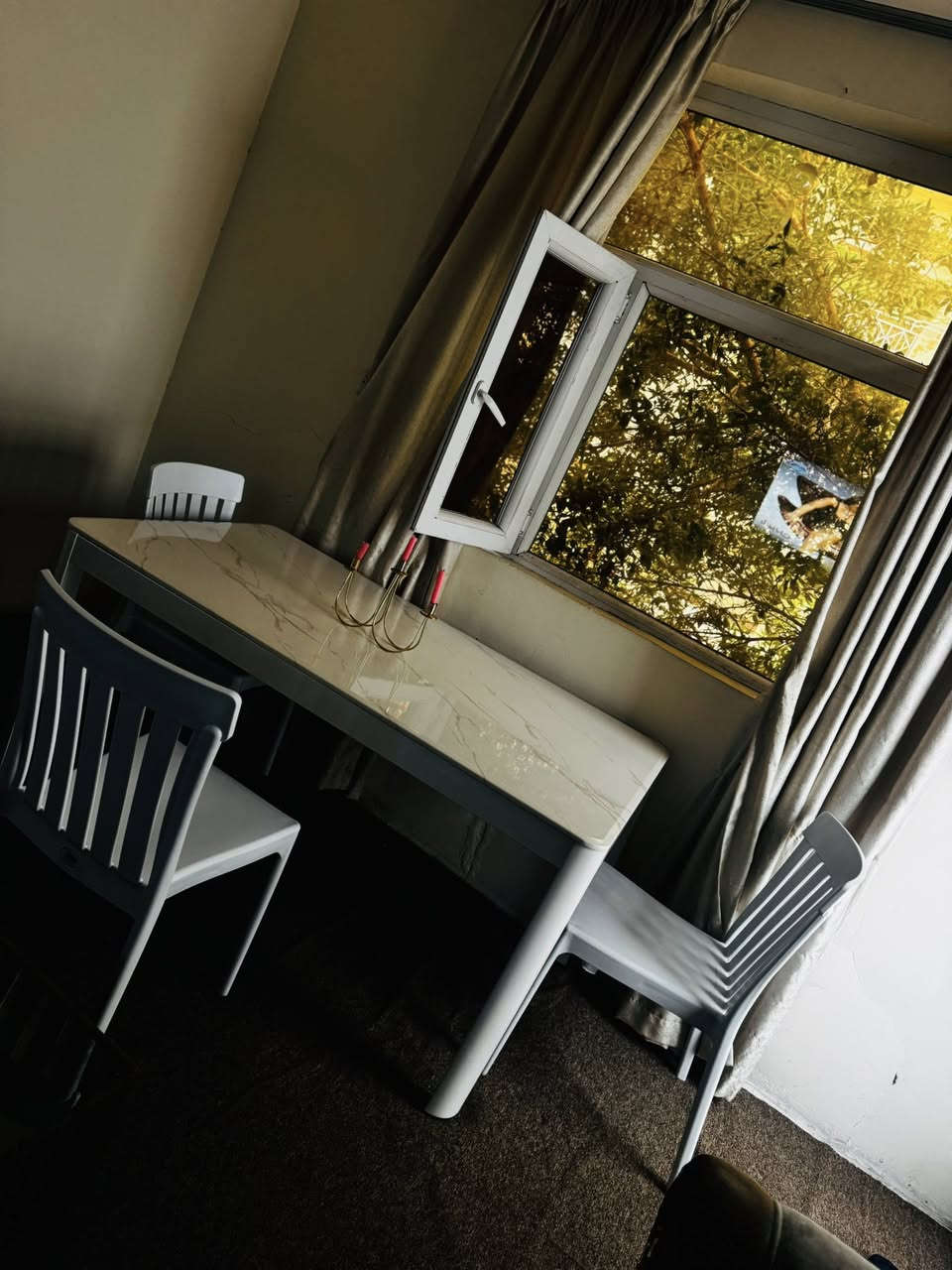 مرحبا
ميز طعام مرمر مع 6 كراسي 
يرهم للأكل عائلة كبيره ،يرهم للدراسة ، يرهم للعمل 
سبب البيع الانتقال لبيت ثاني ما بي مكان 💔
السعر 60 الف بسبب استعجالي ع البيعه


**إذا كنت صاحب هذا الإعلان وتريد حذفه لأي سبب، رجاءا أرسل رسالة إلى الدعم الفني**