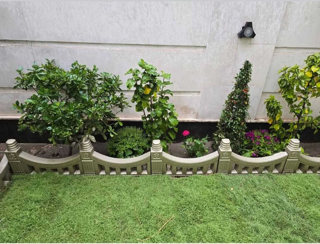 السلام عليكم يتوفر للديكور حدائق وتوصيل الباب البيت الحجز مراسل صفحه او رقم ***********
