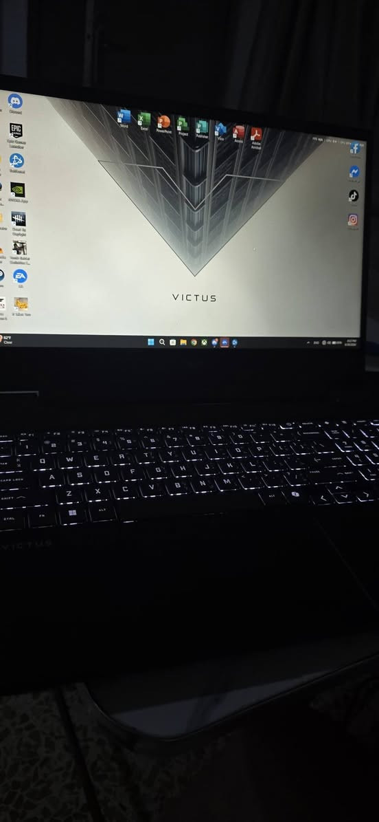 لابتوب ألعاب شبه جديد مع ملحقات
HP Victus Gaming Laptop – أداء قوي وسعر مناسب

الاستخدام: خفيف جداً شهر فقط
الحالة: ممتازة ونظيفة 100% ولا توجد أي مشاكل
الضمان: ساري المفعول

المواصفات:

- Ryzen 7 7445HS – أداء سريع وموثوق بما يساوي Intel Core i7-13700H
- RTX 4050 –6G مناسب لتشغيل أحدث الألعاب
- RAM 16GB DDR5 (5600) – سرعة وكفاءة عالية
- SSD M.2 512GB 
- شاشة 144Hz – تجربة لعب سلسة وممتازة

هدية مع اللابتوب:

- ماوس Logitech G502 Hero احترافي سعر الجديد 75 الف

الموقع: الموصل

السعر: (1,100,000) 

للمهتمين، يرجى التواصل عبر الخاص.


**إذا كنت صاحب هذا الإعلان وتريد حذفه لأي سبب، رجاءا أرسل رسالة إلى الدعم الفني**