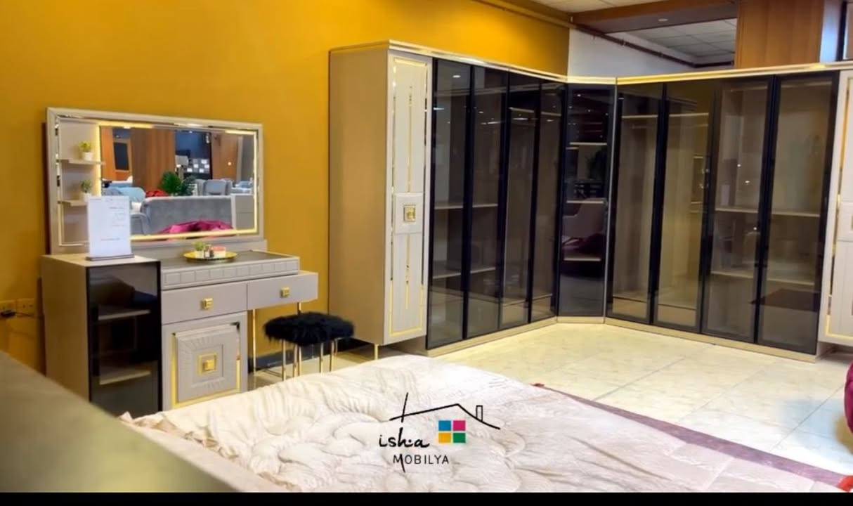 غرفه  ماركه vizyon مستعمله نضيفه جدا
متكونه من 9 قطع تركي المنشأ 
كبيرة جدا 
البصرة / القبلة
السعر مليون و 600
 واتس او اتصال ***********
